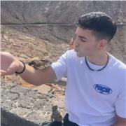 Biólogo titulado y apasionado por la enseñanza, con sólida trayectoria en investigación.